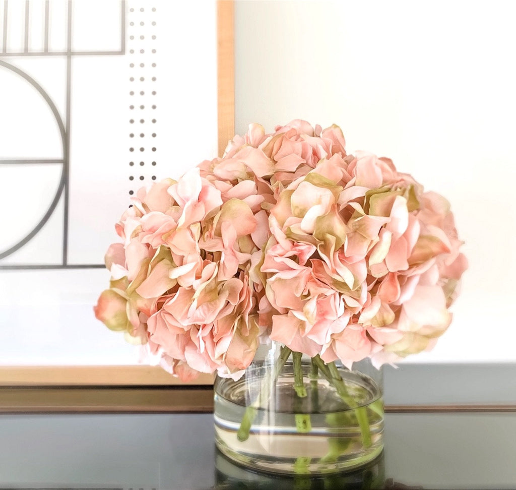Silk hydrangeas arrangement in glass vase - pink - BlueBreeze